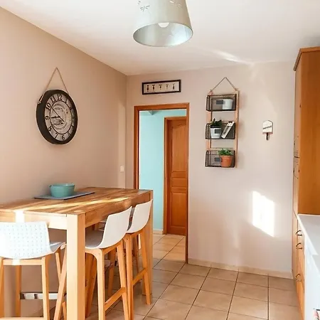 Detente Avec Piscine Et Jacuzzi