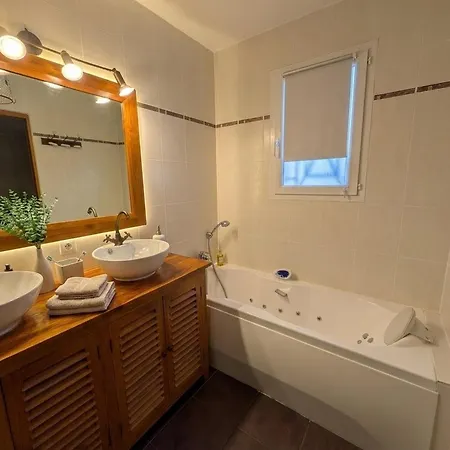 Detente Avec Piscine Et Jacuzzi Villa